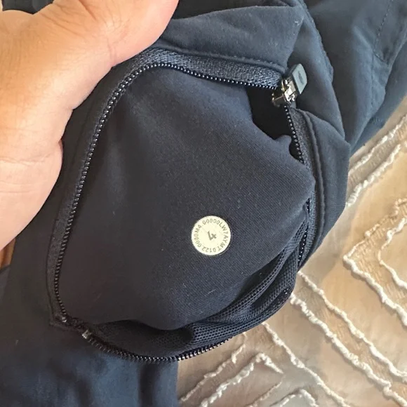 Lululemon Speed Up Mid Rise Lined Shorts 4” in True Navy - Picture 5 of 7